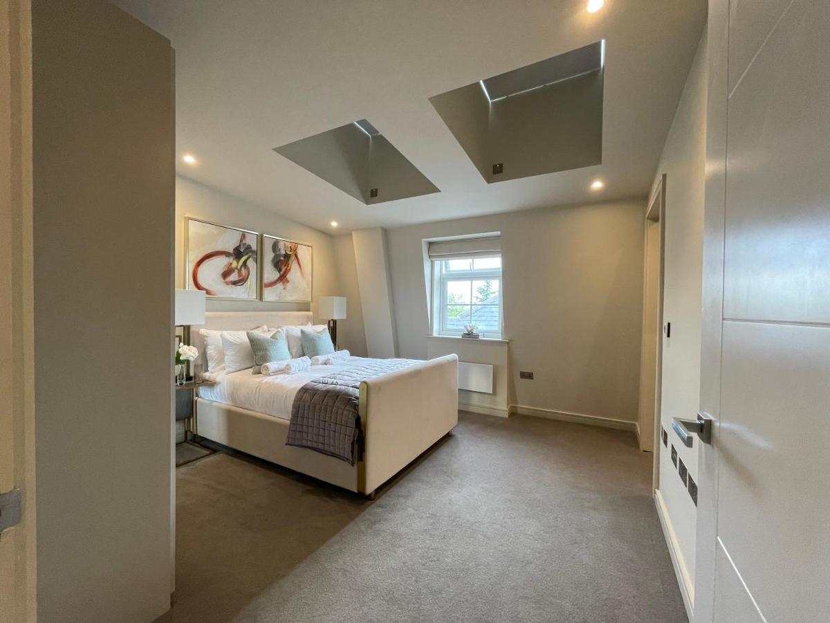 Luxurious, 2 Bed, 2 Bath Penthouse Apartment In Highly Desirable Chigwell Chcl F8 מראה חיצוני תמונה