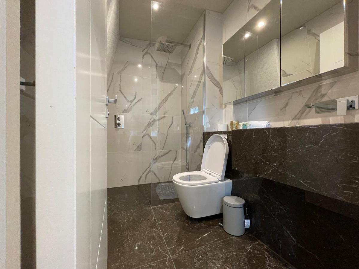 Luxurious, 2 Bed, 2 Bath Penthouse Apartment In Highly Desirable Chigwell Chcl F8 מראה חיצוני תמונה