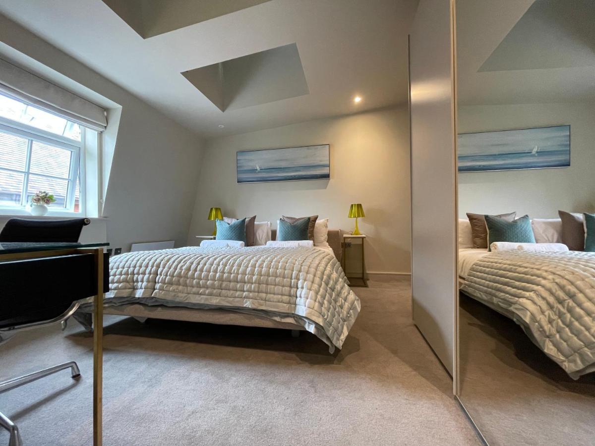 Luxurious, 2 Bed, 2 Bath Penthouse Apartment In Highly Desirable Chigwell Chcl F8 מראה חיצוני תמונה